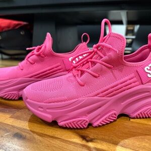 Steve Madden size 7.5 Hot Pink Sneakers Women’s